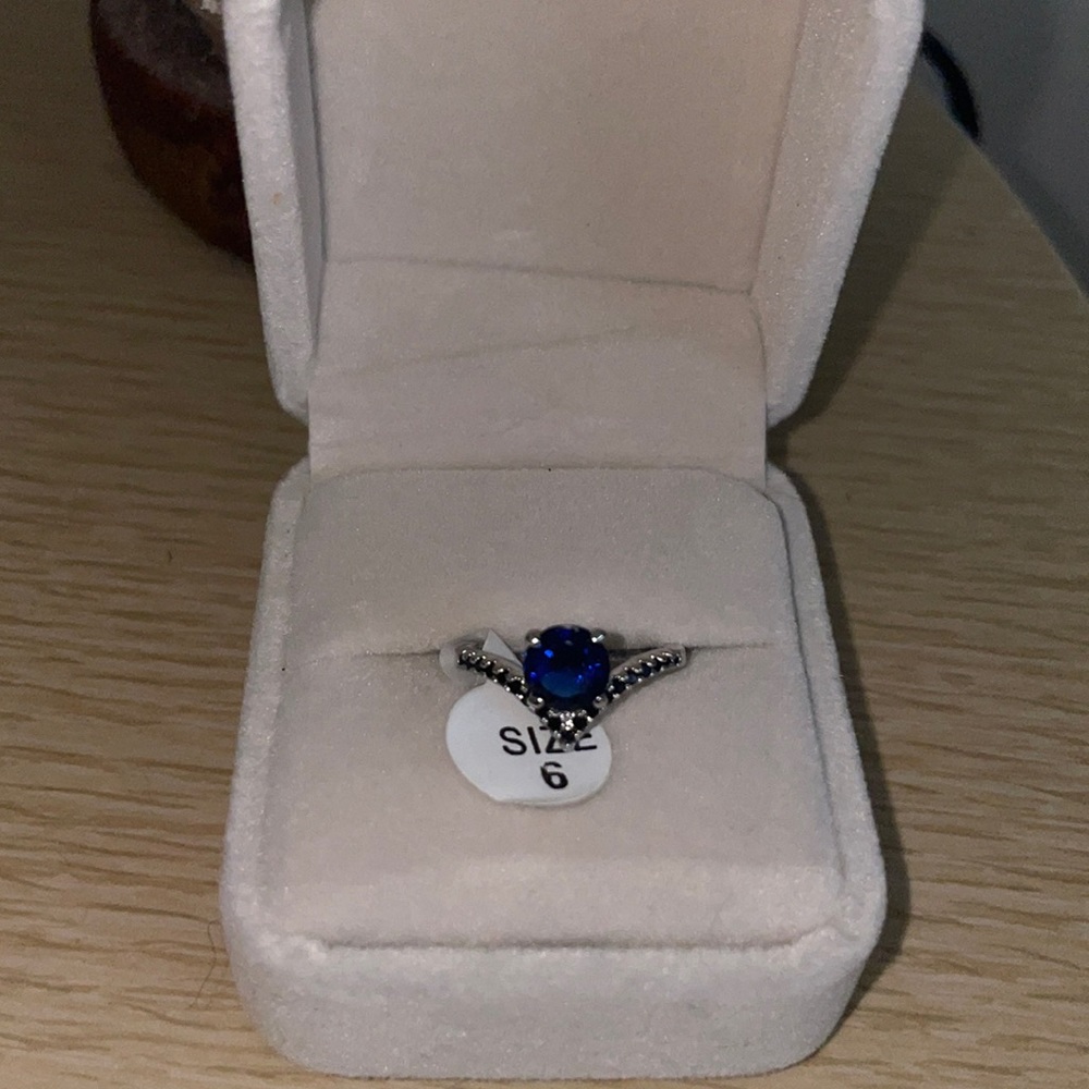 Silver size 6 ring